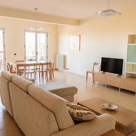 Salinello Village 假日公园 *