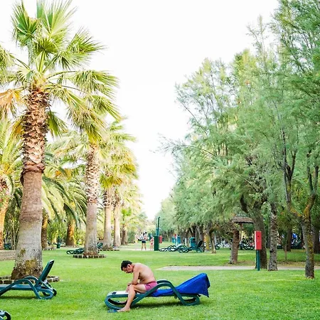 Salinello Village 假日公园 *